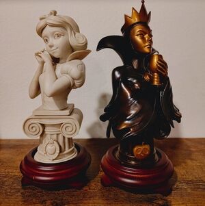 Beast Kingdom Disney Snow White and "The Evil Queen" Sculpture Busts